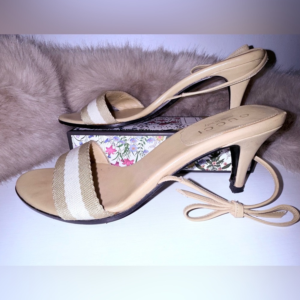 Gucci Women's Cream and Tan Sandals